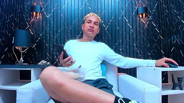 Snapshot of jeic_18 chatting on November 4, 2025, 7:17 pm jeic 18 online show from November 4, 2025, 7:17 pm