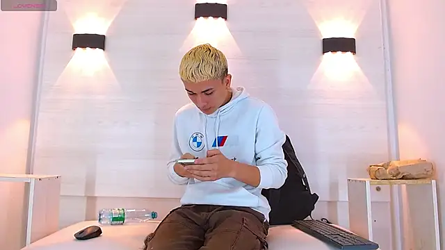 Snapshot of jeic_18 chatting on October 11, 2025, 1:01 pm jeic 18 online show from October 11, 2025, 1:01 pm