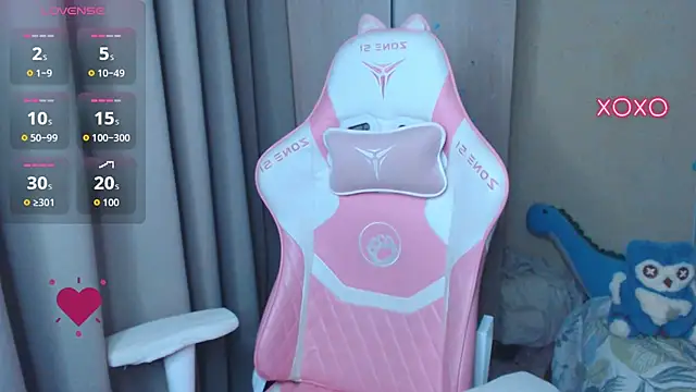 Snapshot of LeahGottty chatting on December 17, 2025, 2:16 am LeahGottty online show from December 17, 2025, 2:16 am