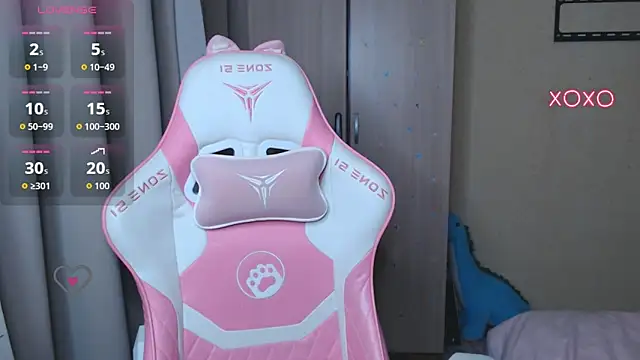 Snapshot of LeahGottty chatting on November 28, 2025, 2:12 am LeahGottty online show from November 28, 2025, 2:12 am