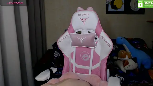 Snapshot of LeahGottty chatting on December 10, 2024, 3:01 pm LeahGottty online show from December 10, 2024, 3:01 pm