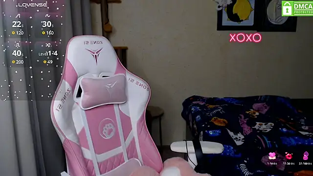 Snapshot of LeahGottty chatting on December 3, 2024, 2:22 pm LeahGottty online show from December 3, 2024, 2:22 pm