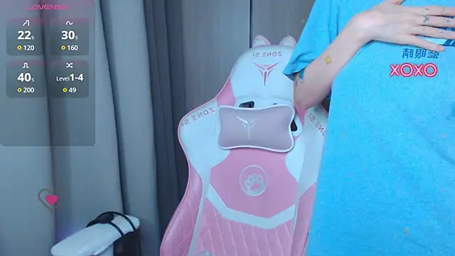 Snapshot of LeahGottty chatting on December 3, 2025, 2:12 am LeahGottty online show from December 3, 2025, 2:12 am