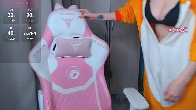 Snapshot of LeahGottty chatting on November 26, 2025, 2:55 am LeahGottty online show from November 26, 2025, 2:55 am