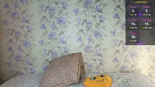 Snapshot of Louise_Lavender chatting on August 2, 2026, 5:06 am Louise Lavender online show from August 2, 2026, 5:06 am