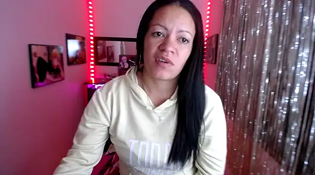 Snapshot of Cristal_w chatting on March 17, 2025, 2:56 pm Cristal w online show from March 17, 2025, 2:56 pm