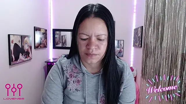 Snapshot of Cristal_w chatting on October 22, 2025, 12:37 pm Cristal w online show from October 22, 2025, 12:37 pm