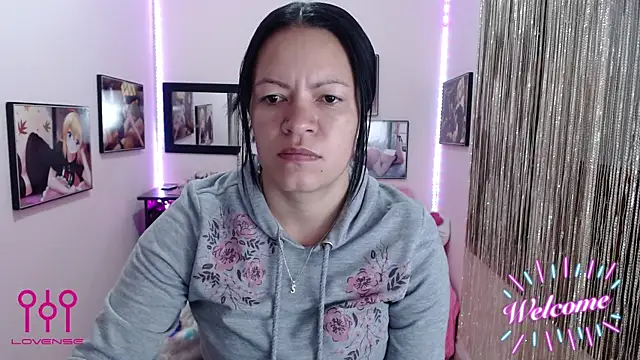 Snapshot of Cristal_w chatting on October 1, 2025, 1:37 pm Cristal w online show from October 1, 2025, 1:37 pm