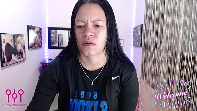 Snapshot of Cristal_w chatting on October 14, 2025, 12:50 pm Cristal w online show from October 14, 2025, 12:50 pm