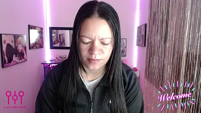 Snapshot of Cristal_w chatting on September 16, 2025, 1:45 pm Cristal w online show from September 16, 2025, 1:45 pm