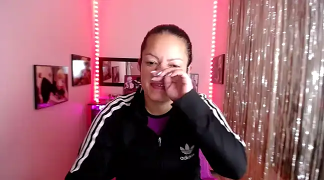 Snapshot of Cristal_w chatting on March 13, 2025, 12:24 pm Cristal w online show from March 13, 2025, 12:24 pm