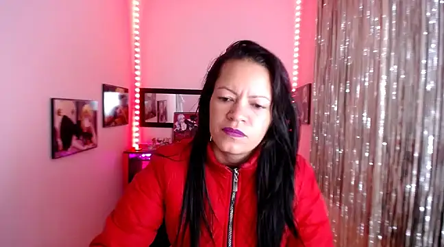 Snapshot of Cristal_w chatting on March 12, 2025, 4:24 pm Cristal w online show from March 12, 2025, 4:24 pm