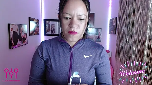 Snapshot of Cristal_w chatting on September 12, 2025, 1:00 pm Cristal w online show from September 12, 2025, 1:00 pm