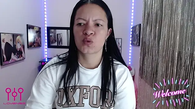 Snapshot of Cristal_w chatting on October 8, 2025, 12:50 pm Cristal w online show from October 8, 2025, 12:50 pm