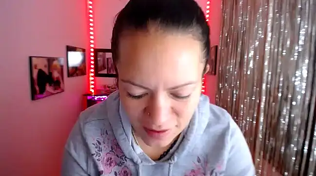 Snapshot of Cristal_w chatting on March 20, 2025, 3:36 pm Cristal w online show from March 20, 2025, 3:36 pm