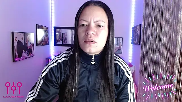 Snapshot of Cristal_w chatting on September 10, 2025, 12:48 pm Cristal w online show from September 10, 2025, 12:48 pm