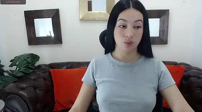 Lila Pinky online show from March 13, 2025, 2:33 pm