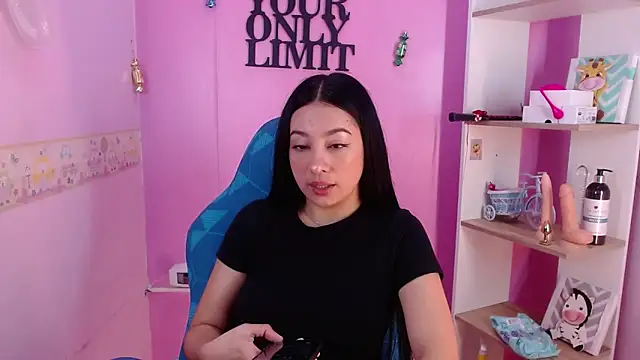 Lila Pinky online show from March 14, 2025, 2:41 pm