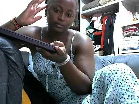 Snapshot of slender-qwene chatting on May 15, 2026, 9:13 pm slender-qwene online show from May 15, 2026, 9:13 pm