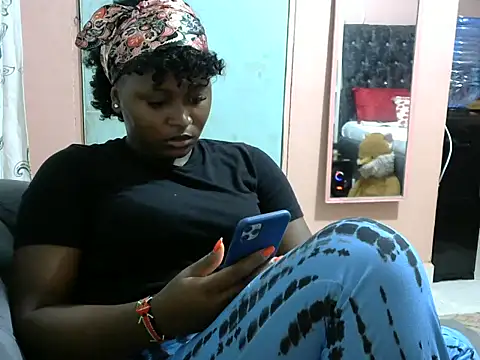 Snapshot of slender-qwene chatting on April 25, 2026, 5:21 pm slender-qwene online show from April 25, 2026, 5:21 pm