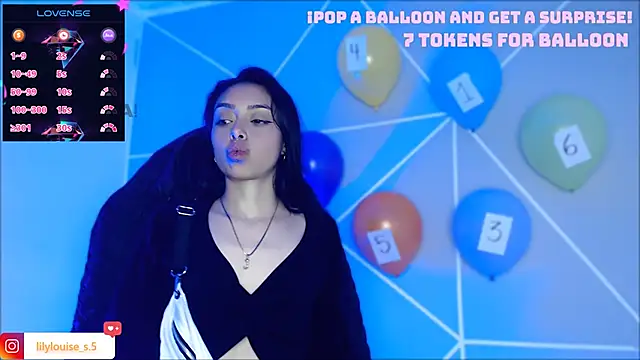 lilylouisee online show from December 17, 2025, 2:38 am