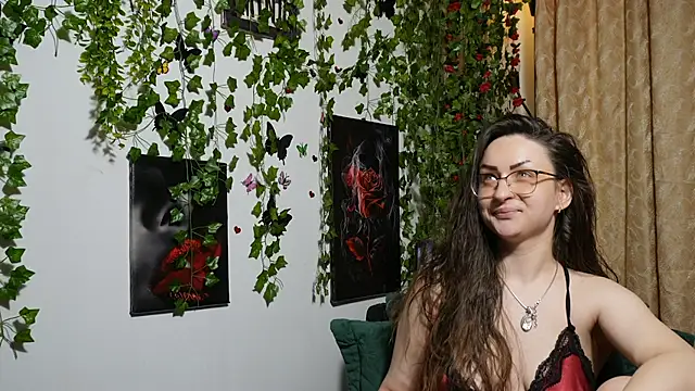 NaughtYHomemadE online show from November 14, 2025, 9:57 am