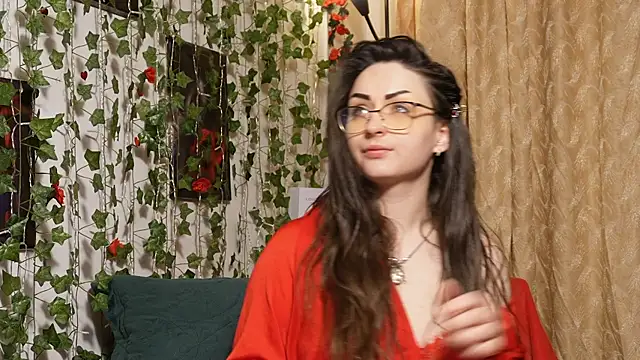 NaughtYHomemadE online show from February 9, 2026, 6:44 am