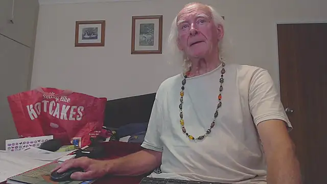 WaverlyKernow online show from September 21, 2025, 1:38 pm