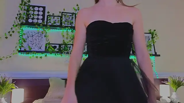 Real Tini online show from March 18, 2025, 1:01 pm