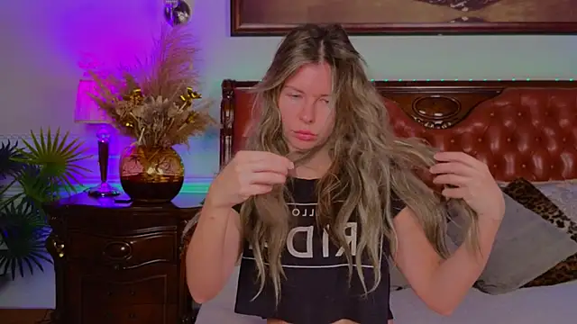 Real Tini online show from November 10, 2025, 6:07 am