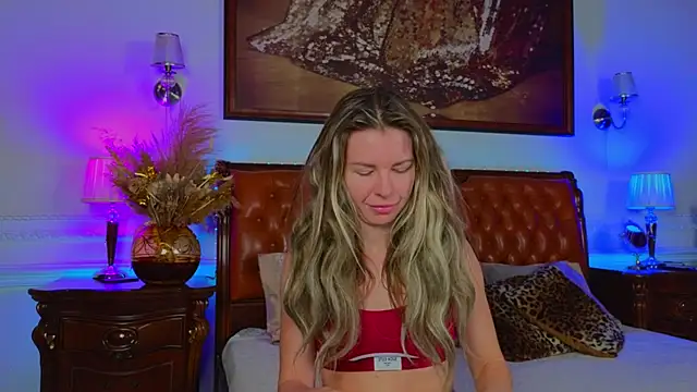 Real Tini online show from November 7, 2025, 5:56 am