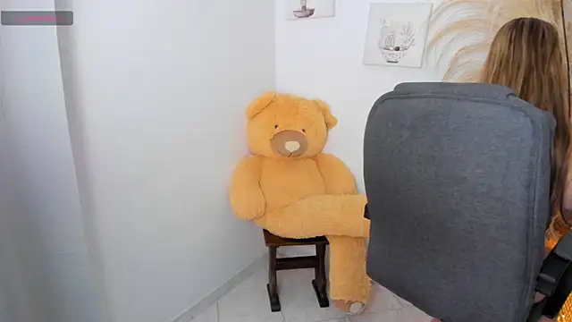 sarita1412 online show from April 10, 2026, 11:56 pm