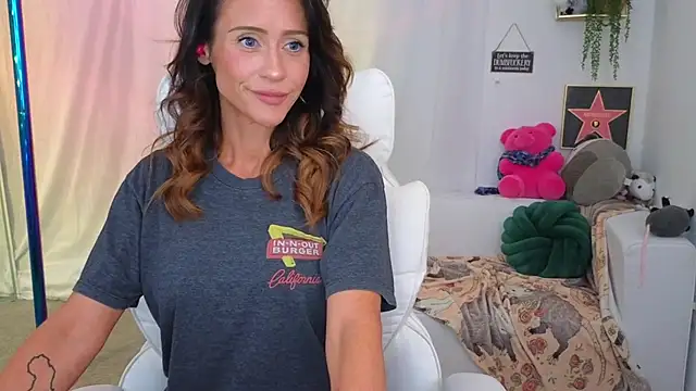 Snapshot of Aprilreign chatting on March 21, 2025, 2:07 am Aprilreign online show from March 21, 2025, 2:07 am