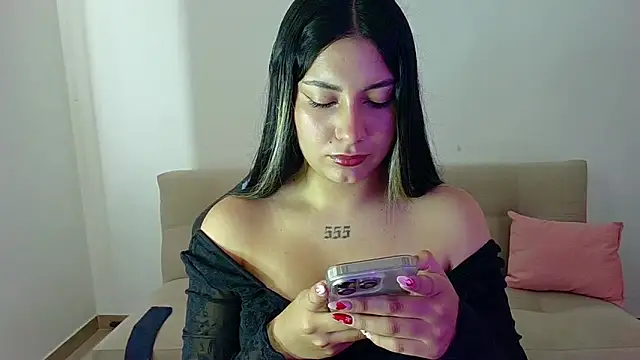 Lia 14  online show from April 14, 2026, 5:07 pm