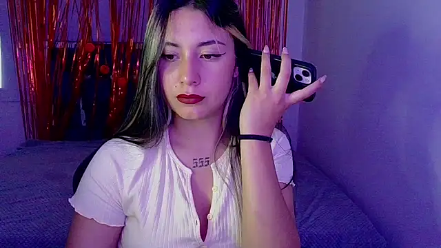 Lia 14  online show from November 25, 2025, 7:25 pm