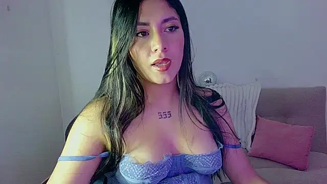 Lia 14  online show from June 3, 2026, 10:25 pm