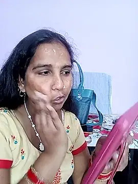 Snapshot of reemacouple007 chatting on February 19, 2026, 6:32 am reemacouple007 online show from February 19, 2026, 6:32 am