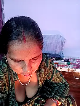 Snapshot of reemacouple007 chatting on January 18, 2026, 8:18 am reemacouple007 online show from January 18, 2026, 8:18 am