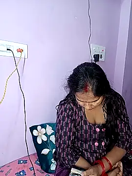 Snapshot of reemacouple007 chatting on February 12, 2026, 7:24 pm reemacouple007 online show from February 12, 2026, 7:24 pm