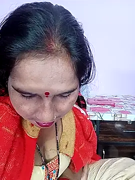 Snapshot of reemacouple007 chatting on February 7, 2026, 8:33 am reemacouple007 online show from February 7, 2026, 8:33 am