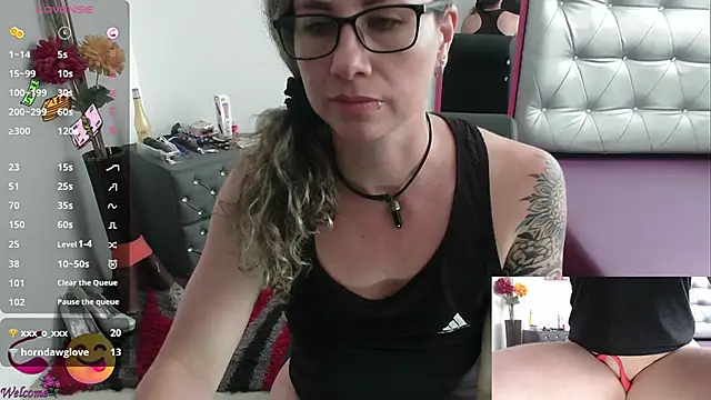 Snapshot of ViickySexy chatting on February 19, 2025, 7:37 pm ViickySexy online show from February 19, 2025, 7:37 pm