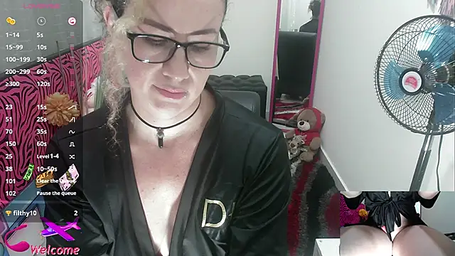 ViickySexy online show from November 3, 2025, 7:50 pm