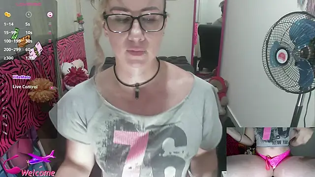 Snapshot of ViickySexy chatting on September 17, 2025, 7:38 pm ViickySexy online show from September 17, 2025, 7:38 pm
