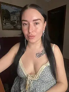 Snapshot of Roxana_Bell chatting on April 3, 2026, 7:53 pm Roxana Bell online show from April 3, 2026, 7:53 pm