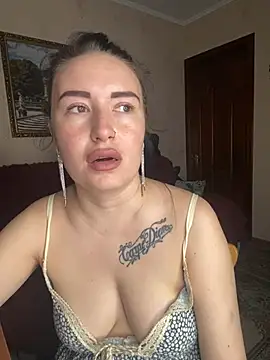 Snapshot of Roxana_Bell chatting on April 4, 2026, 12:12 pm Roxana Bell online show from April 4, 2026, 12:12 pm