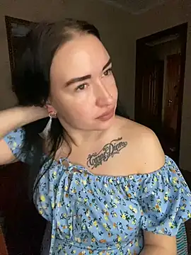 Snapshot of Roxana_Bell chatting on April 11, 2026, 7:56 am Roxana Bell online show from April 11, 2026, 7:56 am