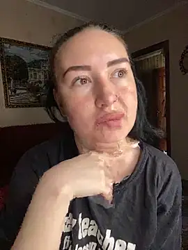 Snapshot of Roxana_Bell chatting on April 16, 2026, 10:49 am Roxana Bell online show from April 16, 2026, 10:49 am