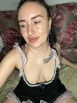 Snapshot of Roxana_Bell chatting on April 29, 2026, 6:14 pm Roxana Bell online show from April 29, 2026, 6:14 pm