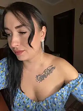 Snapshot of Roxana_Bell chatting on September 9, 2025, 6:50 pm Roxana Bell online show from September 9, 2025, 6:50 pm
