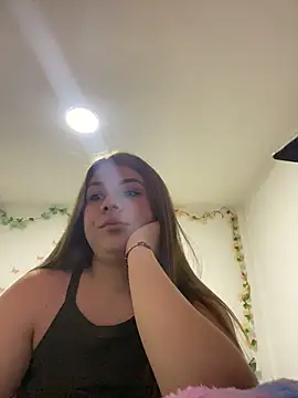 little tifanny82 online show from February 7, 2026, 8:17 pm